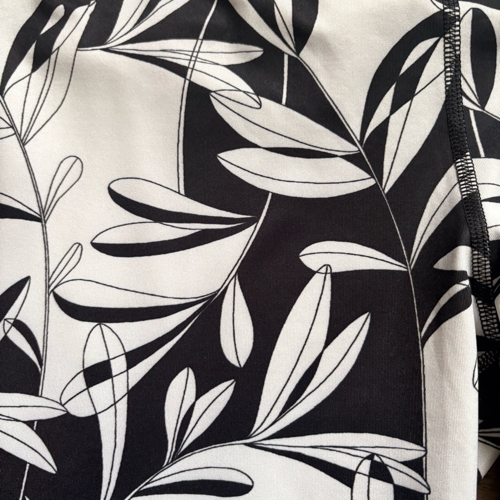 Crown and Ivy Black & White Leaf Print Athletic Leggings - Picture 2 of 5